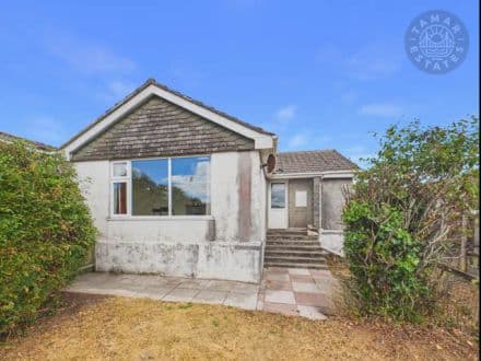 21 Maddever Crescent